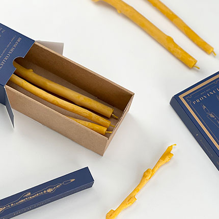 Tyylikäs kynttilälaatikko, joka suojaa kynttilöitä ja tekee niistä täydellisen lahjan.