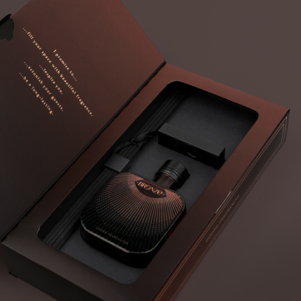 Ensiluokkainen kartonkilaatikko UV-lakalla ja sisäosalla