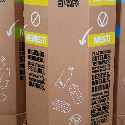 Close-up of EKONOVUS sorting box label with clear icons of acceptable and non-acceptable waste.